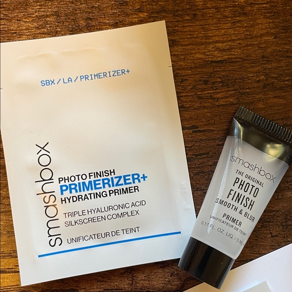 ❤️ 2/$20 or 3/$25 Makeup & Skin Care Bundle Smashbox Cecred Makeup Puffy Bag - Picture 4 of 10